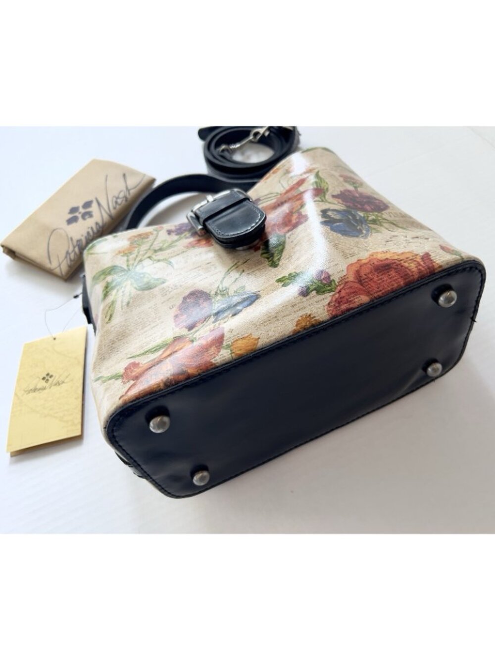 NWT Patricia Nash Irving Bucket Cross Body Parisian Newspaper Floral Bag - Picture 6 of 14